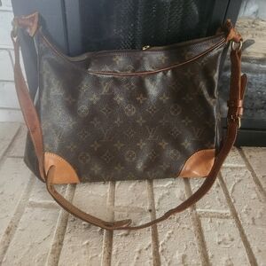 Used Louis Vuitto. Looping GM Shoulder Bag